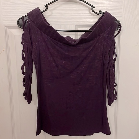 Off the shoulder wine colored top with criss cross half sleeves - Picture 2 of 4